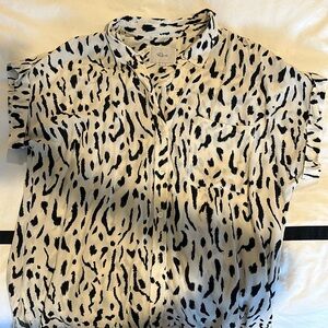 Rails, size L silk leopard short sleeve top